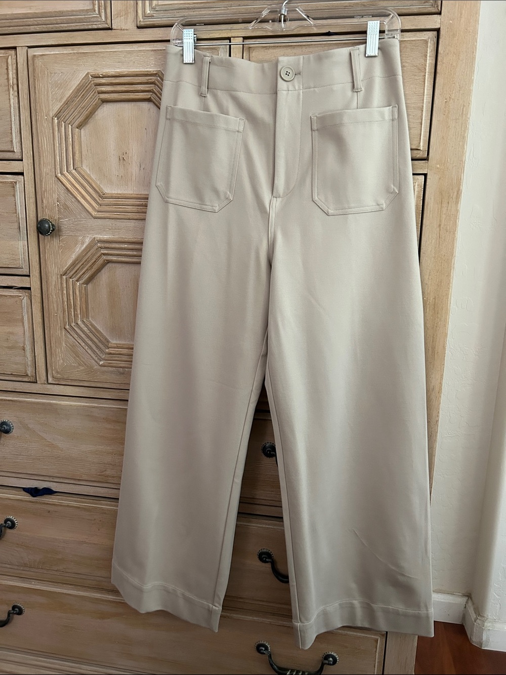 Jones of New York Neutral Beige Wide-Leg Trousers with Front Patch Pockets